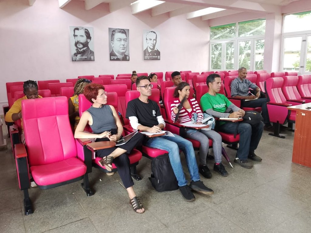 UnivArtemisa's tweet photo. #Superación || ¡Inaugurado el Postgrado de Preparación en Lengua Inglesa para profesores de la @UnivArtemisa! 📚 Fortalecerán sus habilidades según el Marco Europeo. Presente el Ms.C. Yuliesky Amador Echevarria, #Decano de la #FCSH. #Artemisa #Inglés #MESCuba https://t.co/V3e9gU5Aov