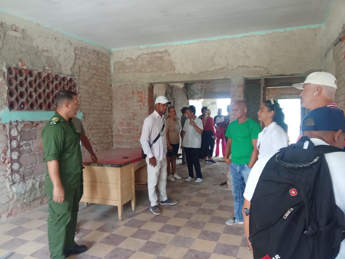 vianiuska's tweet photo. Recorre @rlicea_mojena Secretario del CMPCC en la #IslaDeLaJuventud, diferentes instituciones que hoy se rehabilitan constructivamente en el territorio. #SentirPinero. https://t.co/zjtNJ3E2wJ