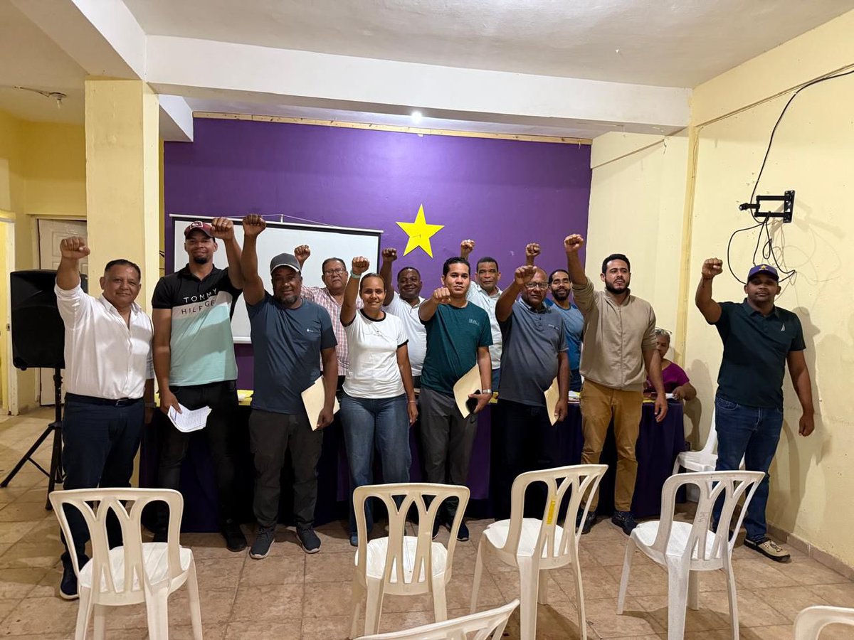 Hoy sostuvimos un productivo encuentro con los 10 nuevos presidentes de intermedio del <a href="/pldenlinea/">PLD</a> fortaleciendo la estructura y el compromiso de nuestro partido en esta nueva etapa!🌟