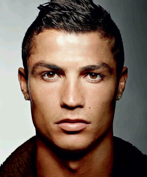 🇵🇹🇺🇸 | ÉPICO: El futbolista Cristiano Ronaldo dijo que "Donald Trump es uno de los hombres que pueden ayudar a cambiar el mundo", durante su entrevista con el escritor anti izquierda Piers Morgan.