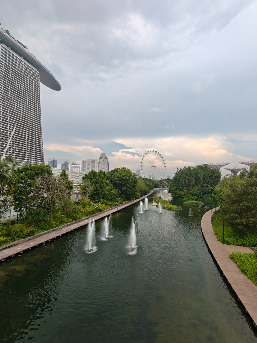 varunkrish's tweet image. Shot on the #OnePlus15 with the DetailMax Engine. What do you think of the photos? 
#ShotOnOnePlus #Singapore