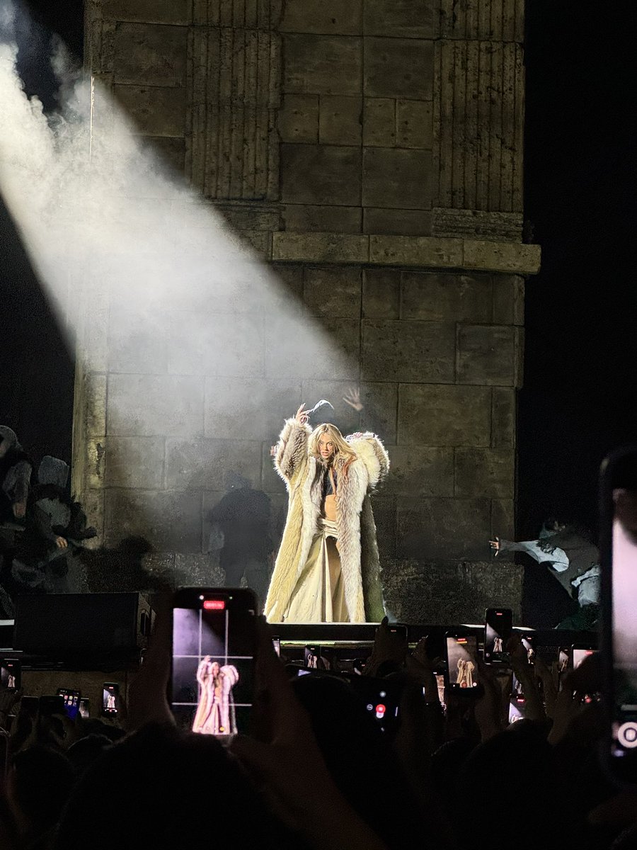 Sos la reina de los escenario👑
