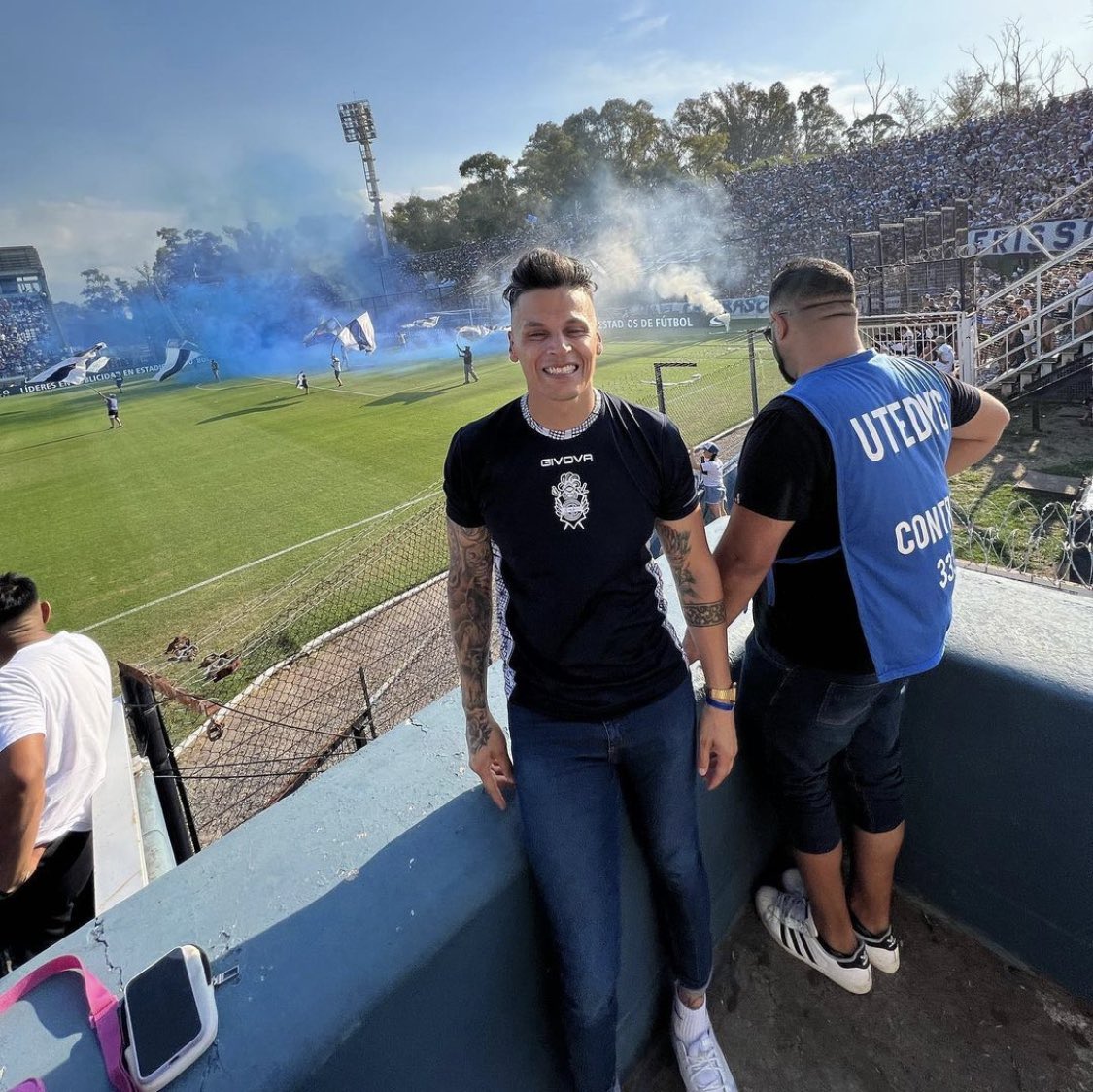 👀 Hablamos de Toto Pueblo y se nos cayó el stream

¡Vengan que estamos de vuelta! 👇🏼

twitch.tv/fulbodivino
youtube.com/@fulbodivino