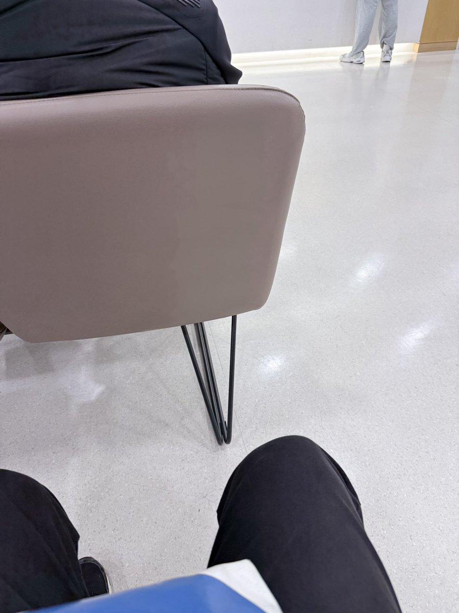 이대서울병원

내 목숨을 되살려준 곳
수술하고 1년 3개월
최근 수술 부위가 이상해서 진찰
부작용 중 하나라고

다른 전문의로 연결중 …