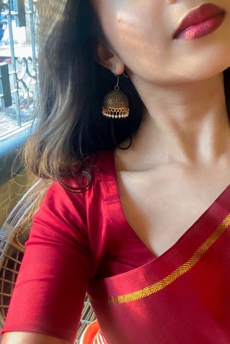 inquietmoon's tweet photo. Good morning 🌸
A touch of tradition, a hint of grace, and the magic of a new day. ✨
#MorningVibes #EleganceInSimplicity #SareeLove https://t.co/EEMQTTPuNx