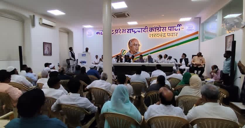 shindespeaks's tweet image. अल्पसंख्यांक विभागाचे राष्ट्रीय अध्यक्ष सिराज मेहदी, पक्षाचे राष्ट्रीय प्रवक्ते श्री. नसीम सिद्दीकी व अल्पसंख्यांक विभागाचे प्रदेशाध्यक्ष श्री. अफजल फारुकी यांच्या उपस्थितीत काल प्रदेश कार्यालय, मुंबई येथे महाराष्ट्र प्रदेश अल्पसंख्यांक विभागाची आढावा बैठक पार पडली. या…