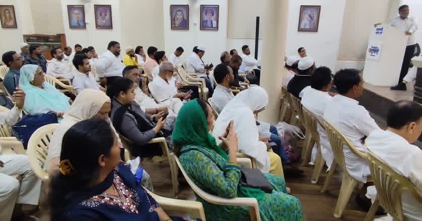 shindespeaks's tweet image. अल्पसंख्यांक विभागाचे राष्ट्रीय अध्यक्ष सिराज मेहदी, पक्षाचे राष्ट्रीय प्रवक्ते श्री. नसीम सिद्दीकी व अल्पसंख्यांक विभागाचे प्रदेशाध्यक्ष श्री. अफजल फारुकी यांच्या उपस्थितीत काल प्रदेश कार्यालय, मुंबई येथे महाराष्ट्र प्रदेश अल्पसंख्यांक विभागाची आढावा बैठक पार पडली. या…