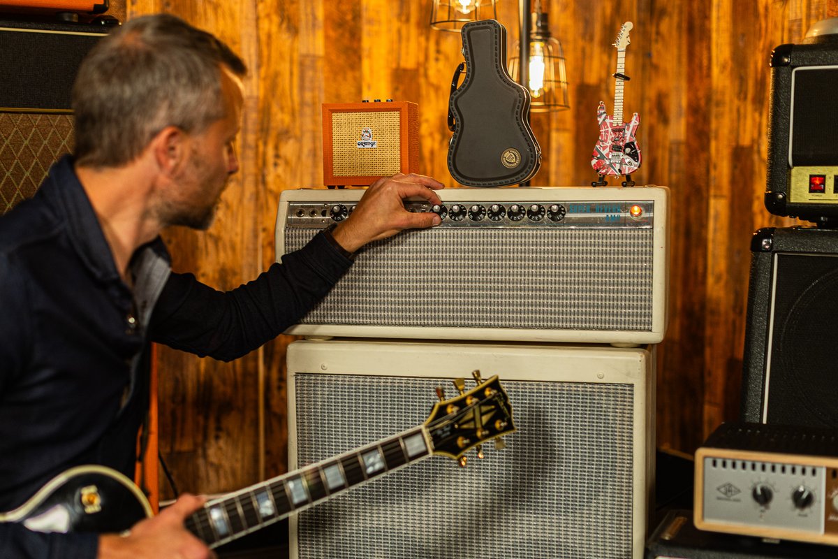 GuitarTricks's tweet image. Anders brought his one-of-a-kind @Fender  Super Reverb into the GuitarTricks studio today — a true road warrior of an amp. This thing has seen it all, from Madison Square Garden to The Ryman, and countless major label studio sessions in between. #guitar #guitarlessons #fender