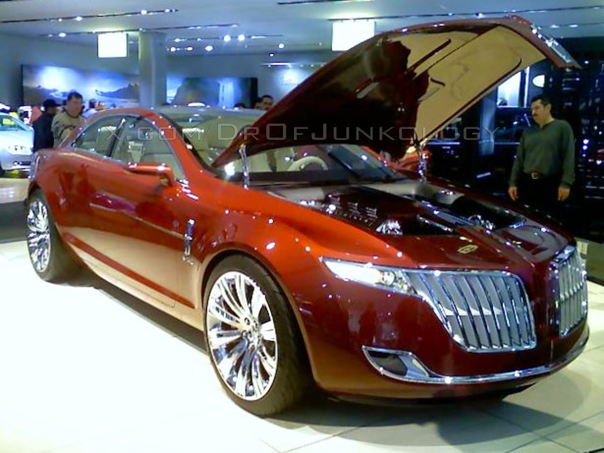 DrOfJunkology's tweet image. 2007 @LincolnMotorCo MKR Concept
#NAIAS Detroit 2007

The MKR Concept was a Mustang-based sedan [yes, please] introducing Lincoln's new design language and the new twin-turbo direct injected 3.5L "TwinForce" V6. The TwinForce engine family was shortly later renamed #EcoBoost .