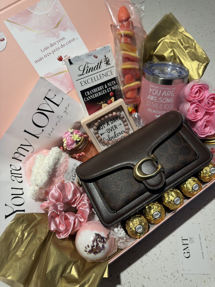 SonCadeau's tweet photo. L’amour ne connaît ni frontières ni distances… et le nôtre non plus ! Ce coffret est une véritable déclaration, de Douala 🇨🇲 à Sudbury 🇨🇦. Offrez un cadeau qui fait battre le cœur, où que vous soyez. Contactez-nous dès aujourd’hui ! 

#love #forever #everywhere https://t.co/Ly7zAxwmTJ