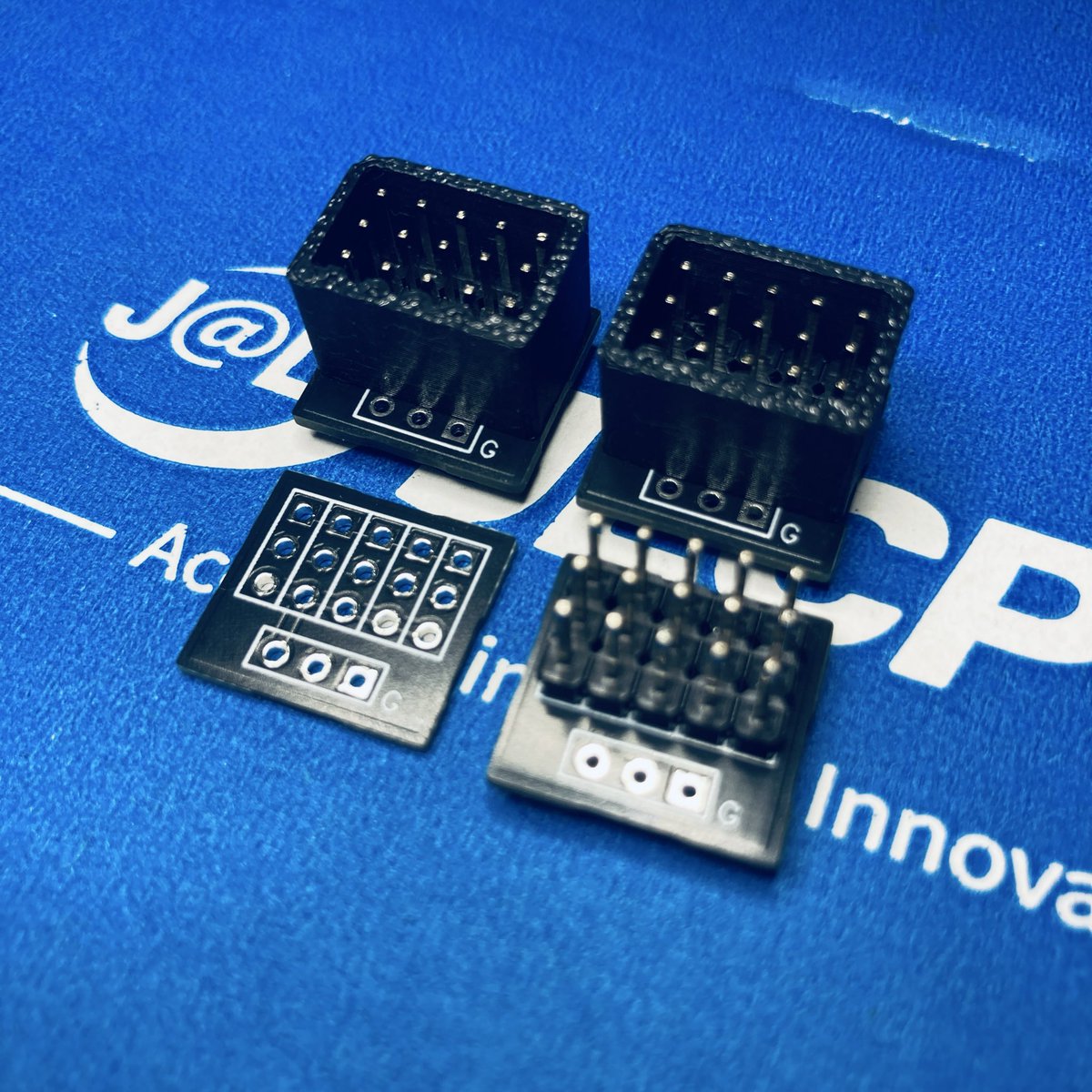 MicroMouse2011's tweet image. 誤挿入防止ガード付きケーブル分配コネクタ