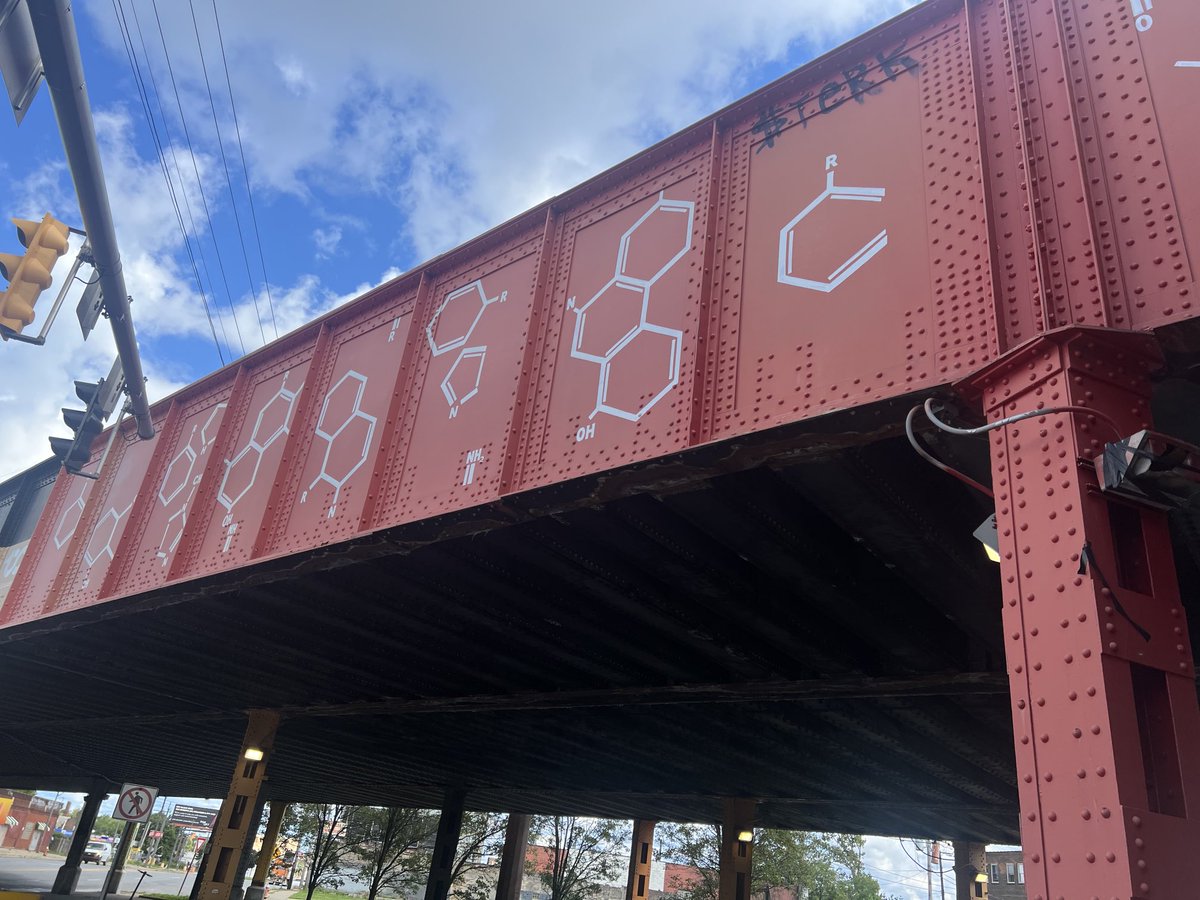 SStaufferPhD's tweet photo. Superhero’s and compounds rising above streets in CLE, sights from fall bike commute to C3TD office ⁦@CCLRI⁩ https://t.co/HpbaAlVlVL