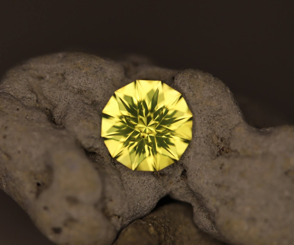 QuocTuangl92's tweet photo. Lemon quartz  4.99 ct 
Desing wlucky sunflover 7
Desinger Wahid Mottaghian
Cut by me.
#naturalgemstone https://t.co/kpDUnqJq12