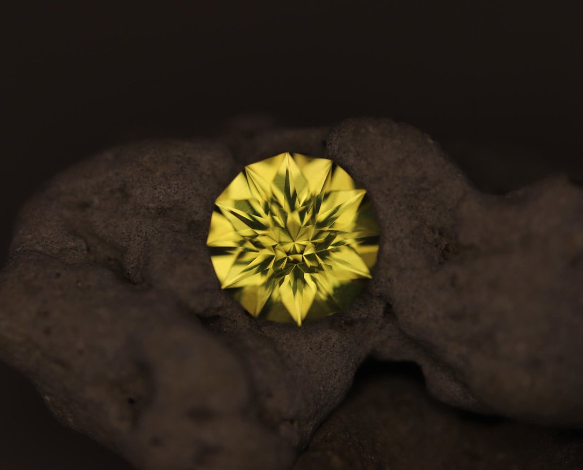 QuocTuangl92's tweet photo. Lemon quartz  4.99 ct 
Desing wlucky sunflover 7
Desinger Wahid Mottaghian
Cut by me.
#naturalgemstone https://t.co/kpDUnqJq12