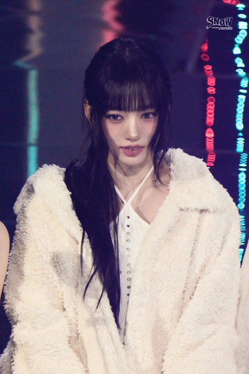 snowflake2diary's tweet image. 251025 
TikTokAwardsKR 2025🩵

#미야오 #MEOVV
#SOOIN #수인
#틱톡어워즈2025 #TikTokAwardsKR2025