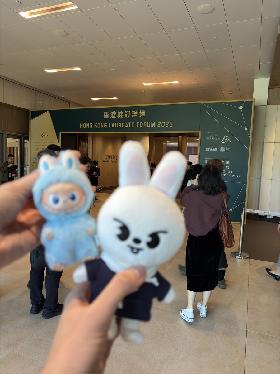 xsakuraphie's tweet photo. #Leebit has made it to the Hong Kong Laureate Forum!
The human (me) had the privilege to come back to Hong Kong this fall to present my PhD thesis research on #alphasynuclein conformational strains in modeling #Parkinsonsdisease

Excited to connect!

#HKLF2025 #香港桂冠論壇2025 https://t.co/WUIkq3dkyL