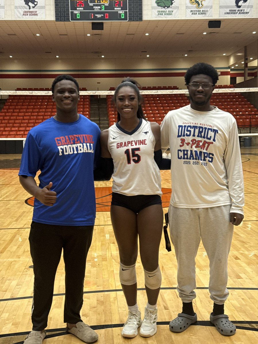 cedric_hicks2's tweet image. So happy to come out and support our Lady Mustang‘s moving onto the next round of playoffs @TaydenSneed_74 @coachrsmith12 @coachjjohnson9 #stangcomp106 @GHSFBBooster
