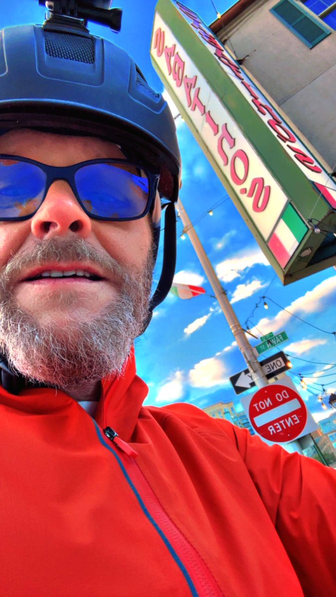 JohnnyRayBee's tweet image. 'Round town ...