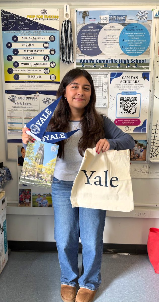 ACHS_AVID's tweet image. AVID Sophomore and Junior,  Miabella Peralta and Destiny Reyes, received their pennant chase materials from Yale University!