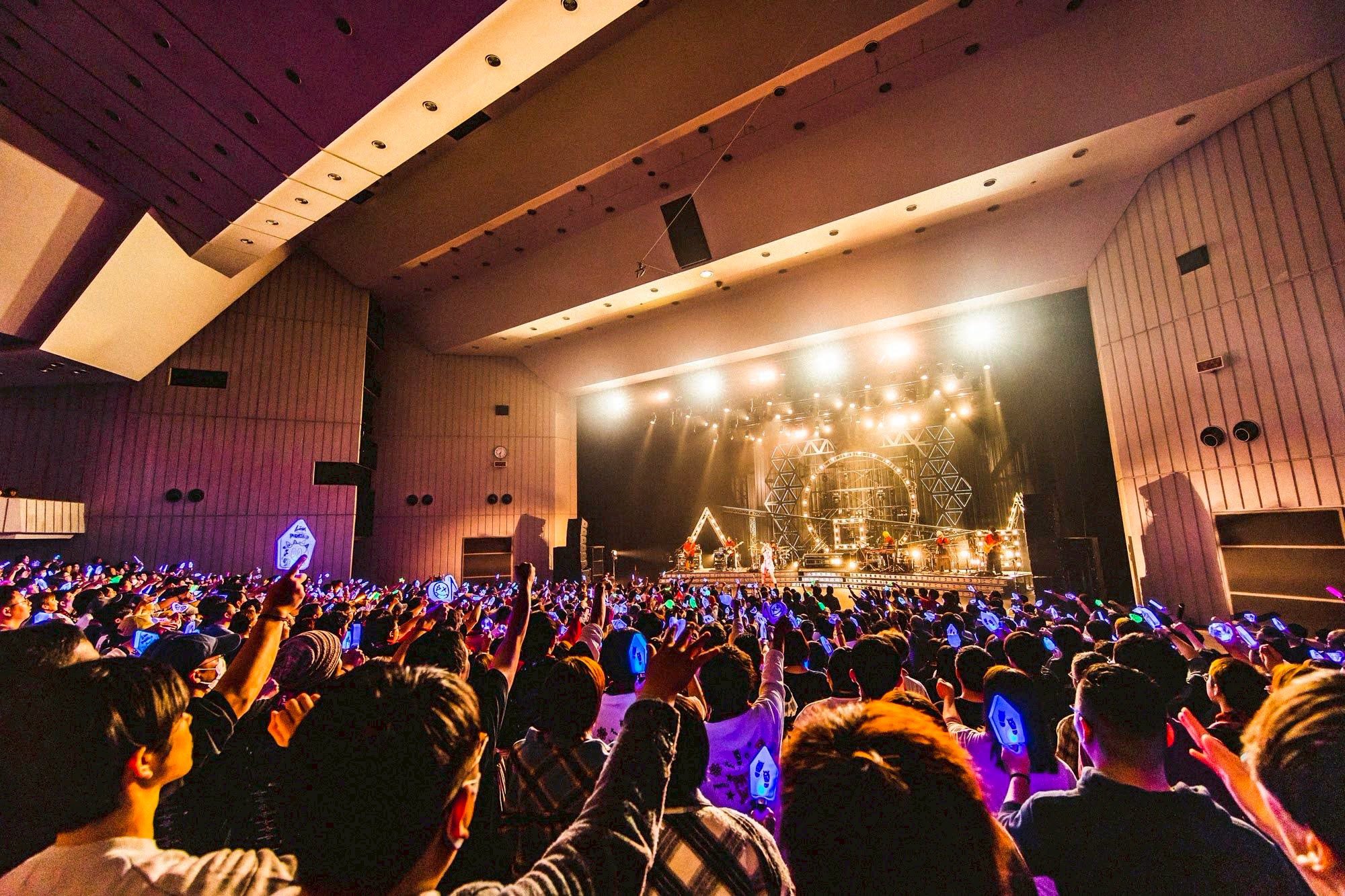 G49IQtbbQAY1C2B?format=jpg&name=large