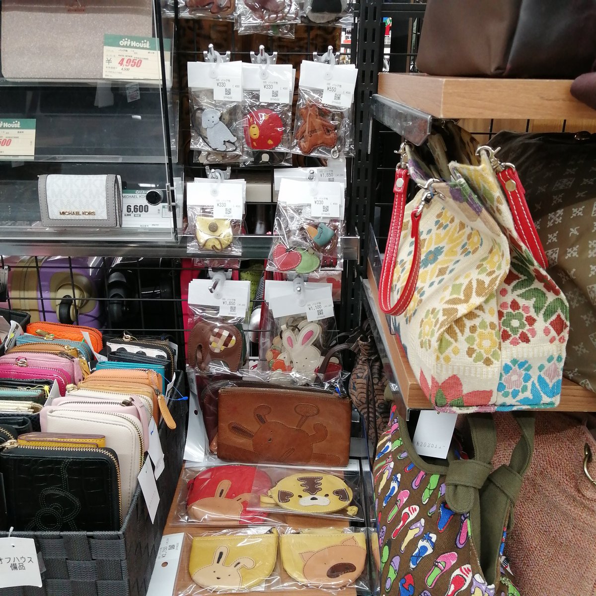 cs13040's tweet photo. IBIZA・THINK BEEなど大量入荷いたしました👜
オリジナリティ溢れるデザインのが目を引きます✨
是非店頭でご覧ください！！
＃イビザ
＃シンク・ビー
#レザー
#オフハウス https://t.co/OdTYjlW3vR
