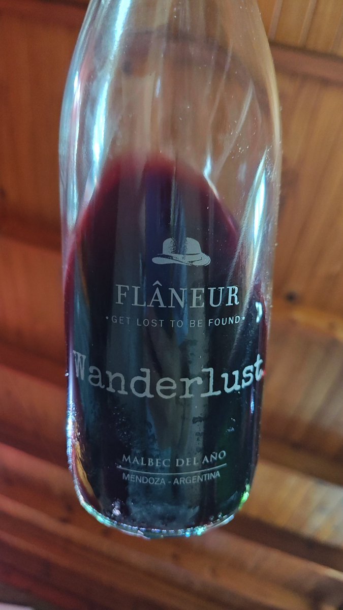 Malbec de sed, jugoso y filoso... De esos que duran muy poco en la copa.. Pronto en Al Fin Vino!

Gracias por la visita <a href="/hbalwineok/">Hernán Bal</a> y <a href="/AndrexDeLarge/">Toronja Hidraulica</a> por la visita de hoy, y por dejarme está belleza! ❤️🍷