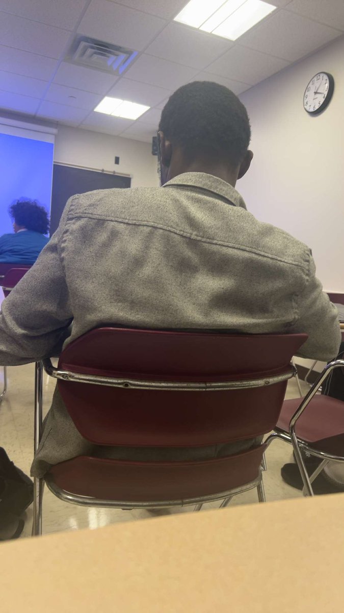 SamCartthe's tweet image. No way one of my students sniped me mid class 🤣🤣