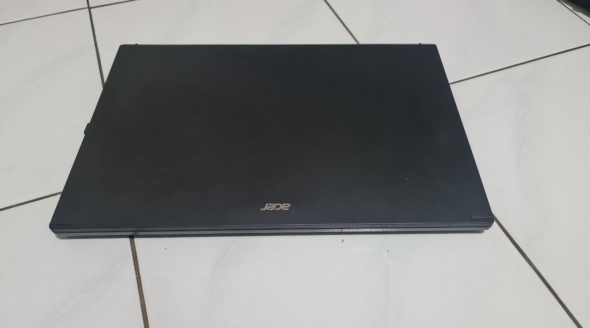 Guys, temen aku mau preloved laptop. 
Kalau ada yg minat bisa dm aku yaaa.
Thank you