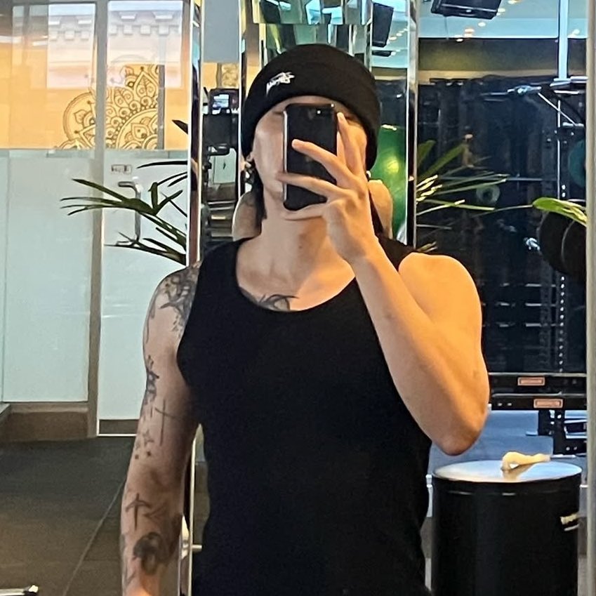 dprashorror's tweet image. happy birthday artic, a fucking legend. i love supporting someone with a craft like yours all these years 🖤🖤🖤