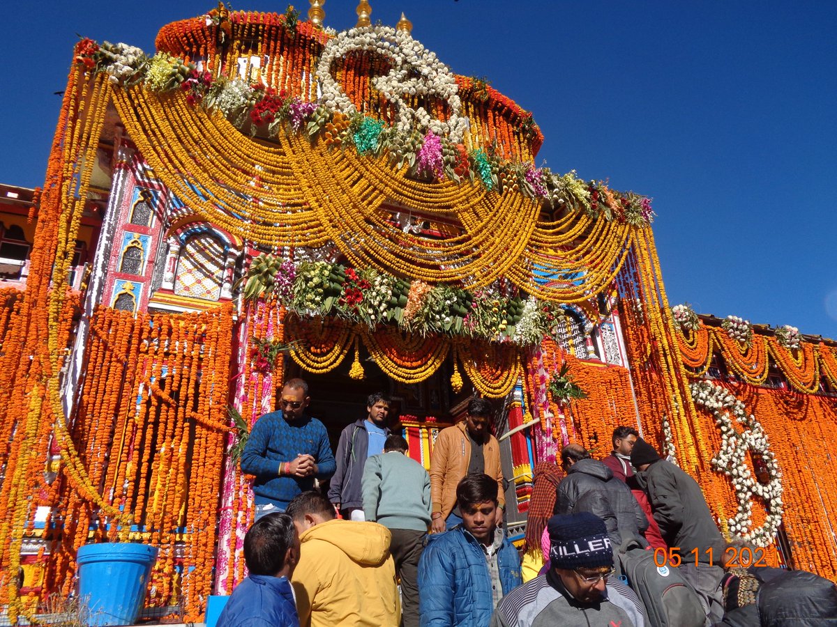 JaysAAP's tweet photo. Good Morning
Golden marigolds, sacred chants, and the chill of the Himalayas β Badrinath in its divine festive glow ποΈπ
#BadrinathDham #HimalayanHeaven #DevotionInBloom #CharDhamYatra #UttarakhandMagic https://t.co/cGl81boe4x