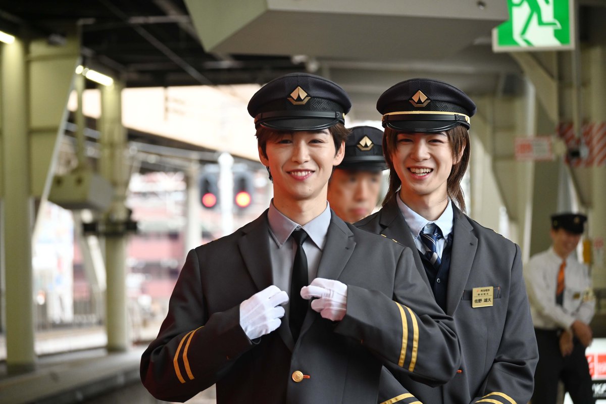lmaga_jp's tweet photo. #INI の #後藤威尊 さん＆#佐野雄大 さん
大阪・難波駅で1日駅長に🚆

現在、「南海電気鉄道」でINIのコラボラッピングラピートが運行中。それを記念し本日5日、大阪出身メンバーの後藤さんと佐野さんが来阪！

終始和やかな雰囲気で1日駅長をやりきりました✨ ▶https://t.co/Yleo64lCom https://t.co/kXtp3symPn
