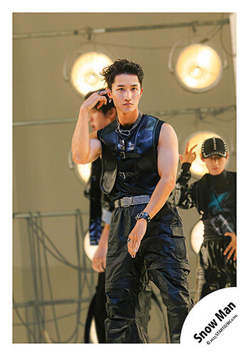 Arms. Arms everywhere.

His colour contacts!