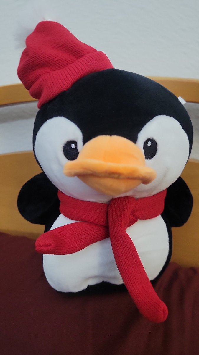 basemisl's tweet image. My unbridled hatred for the inherently predatory nature of late-stage capitalism melting away the second I see penguin duck