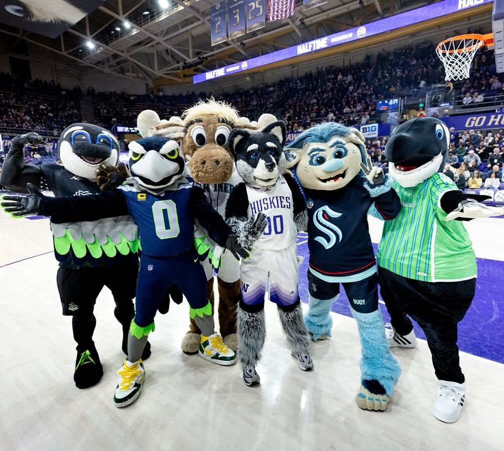 simplyseattle's tweet image. When the plans make it out of the group chat 😎