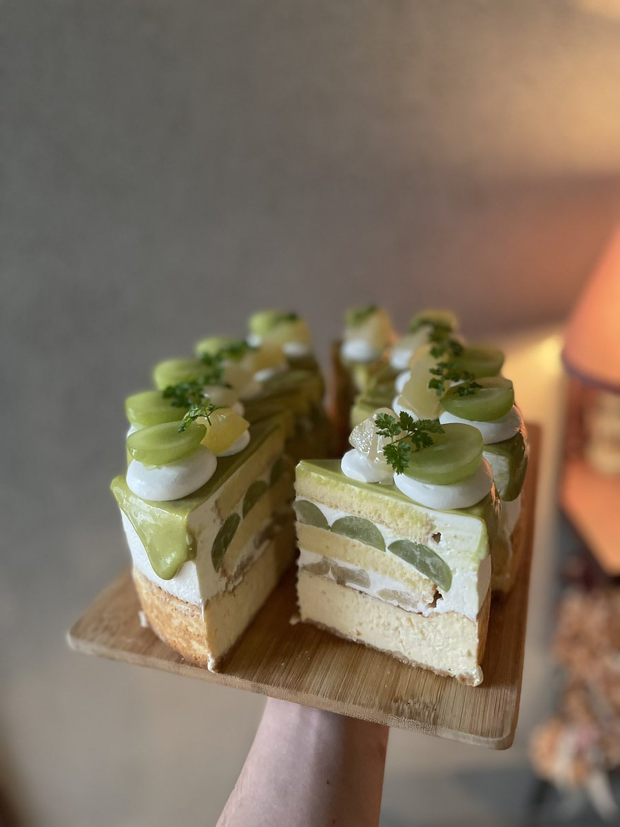 kinako__cafe's tweet photo. シャインマスカット🍇
ラフランス🍐
キルシュのチーズケーキ

本日あります！

#シャインマスカット https://t.co/DE5cFi5G4J