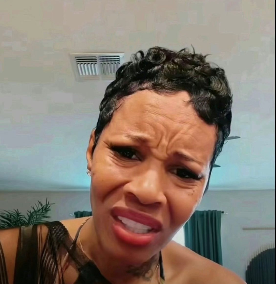 Why they so freaked out this season omggg  #LoveIsBlindS9