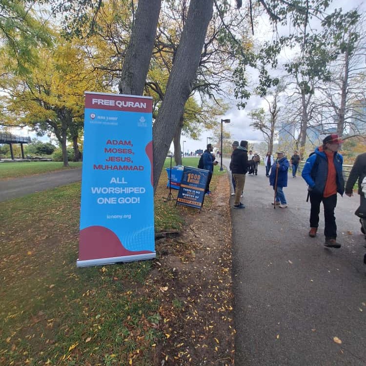 icna's tweet photo. At Niagara Falls this past Saturday, the WhyIslam team had the opportunity to meet people from all walks of life and share the message of Islam.
If you or someone you know wants to learn more, visit https://t.co/CQDw4tdZZN
or call 877-WHY-ISLAM.
#WhyIslam #Dawah #NiagaraFalls #Faith #AskAboutIslam #FreeQuran #CommunityOutreach