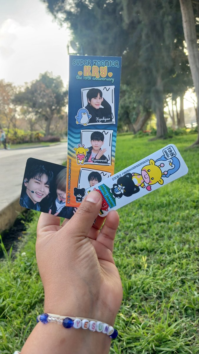Yebblee's tweet photo. El fin de semana pasado tuvimos un picnic conmemorativo por el aniversario de KRY, y nos dieron estos hermosos freebies. Gracias, @CloudsPe_HWA. También tuvimos una mini reunión de pequeños Yenyangies.
#Happy19thAnniversaryKRY
#19YearsWithSuperJuniorKRY
#SUPERJUNIOR
#ELFPERU https://t.co/QcULKLTCiV