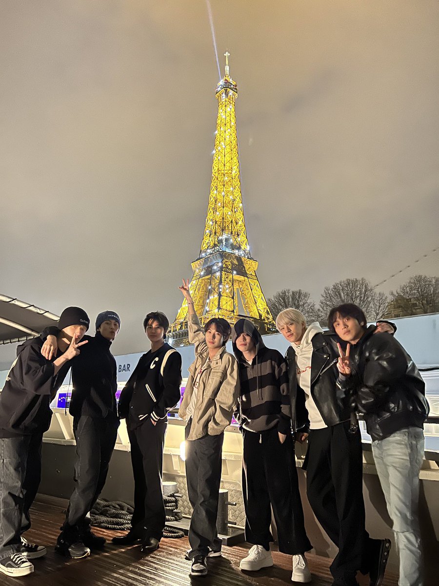 1stnatokki's tweet photo. จากเด็กที่ถ่ายรูปคู่ eiffel tower ผ่านหน้าจอในวันนั้น สู่ วันที่ได้ยืนถ่ายรูปหน้า eiffel tower จริงๆด้วยกันแบบพร้อมหน้า😭💗
#2025MAMAVOTE #NCTDREAM https://t.co/kw82m30dcw