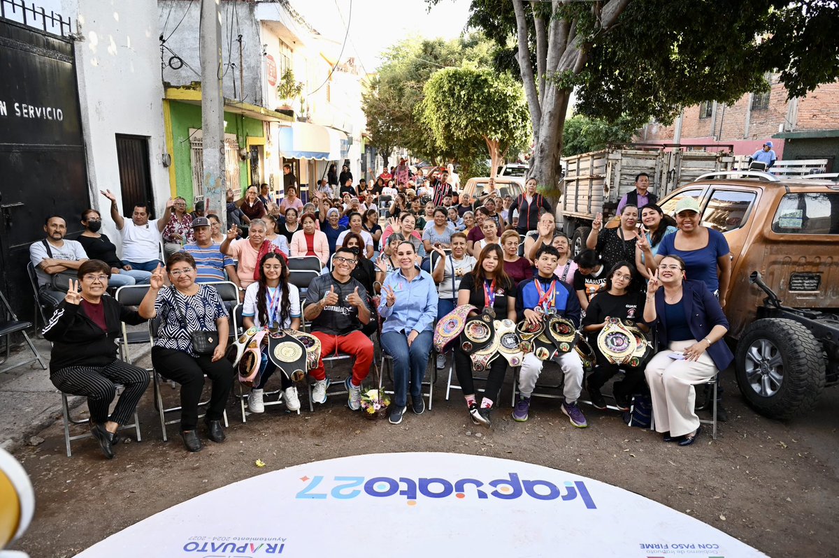 Gran visita tuvimos en la 𝐜𝐨𝐥𝐨𝐧𝐢𝐚 𝐌𝐢𝐠𝐮𝐞𝐥 𝐇𝐢𝐝𝐚𝐥𝐠𝐨 donde platicamos con los vecinos sobre los avances que hemos logrado JUNTOS.🙏🏻

Escuchar sus opiniones nos impulsa a seguir construyendo un Irapuato que avanza #𝘾𝙤𝙣𝙍𝙪𝙢𝙗𝙤𝘾𝙡𝙖𝙧𝙤.💙

#Irapuato27