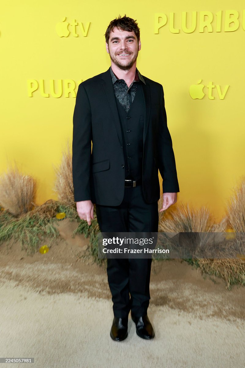 🎶PLUR1BUS starts now. Best TV show in town. 🎶🙂 tweet media