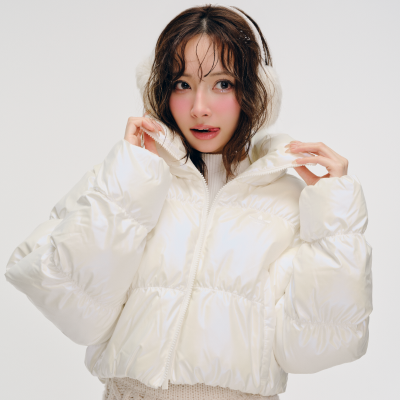 ABCMART_INFO's tweet photo. この秋のムード、そのまま冬へ。
トラックトップから着替えて、ちょっとボリューミーに。
軽いのにしっかり可愛い、adidas Originalsの冬。
ぴょな( @_babu_0919_ )が着こなす4つのムード。
https://t.co/rWpIC90d1k
#adidasOriginals #winterjacket #abcmart #abcマート #abcgs