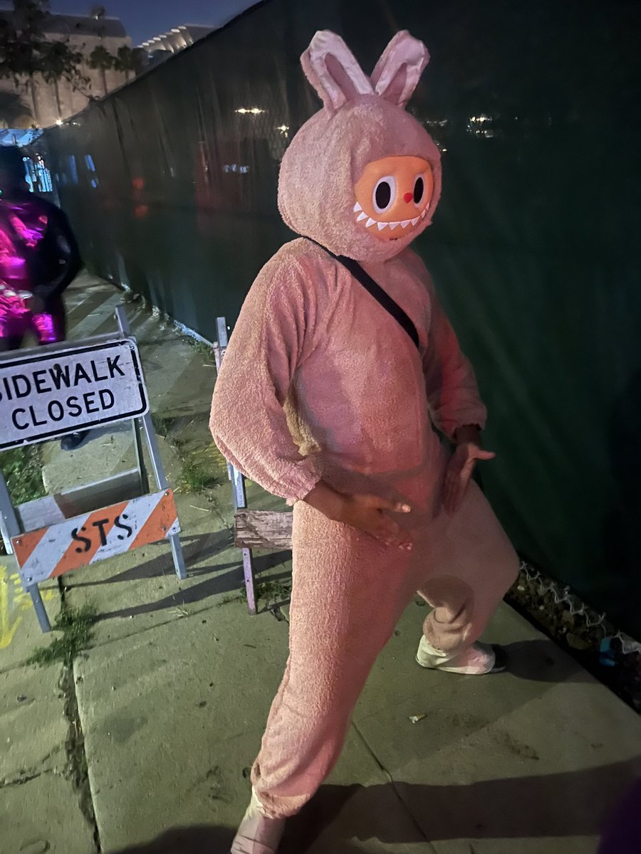 CoreyLCrowell's tweet photo. suuuuuuper late but I made my costume this year... https://t.co/v4ek6kEsce