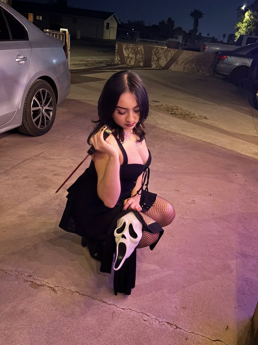 urfavets's tweet photo. guess who i dressed up as for halloween #ghostface #Halloween #Reminiscing #feetworshi̇p https://t.co/ysO8PUVP5x