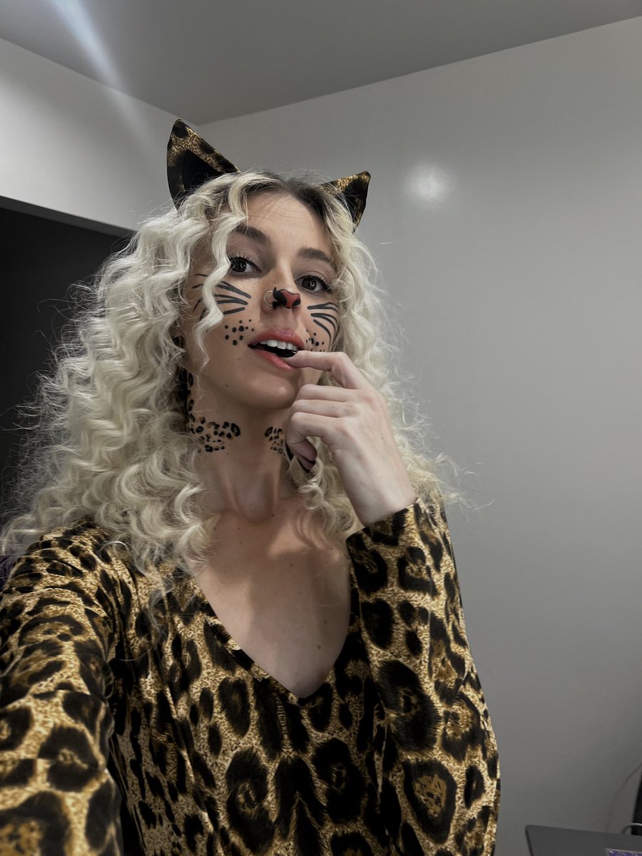 nicoledickhole's tweet photo. Had a fun Halloween 🎃🐆🧡 https://t.co/1DcV87M6k3