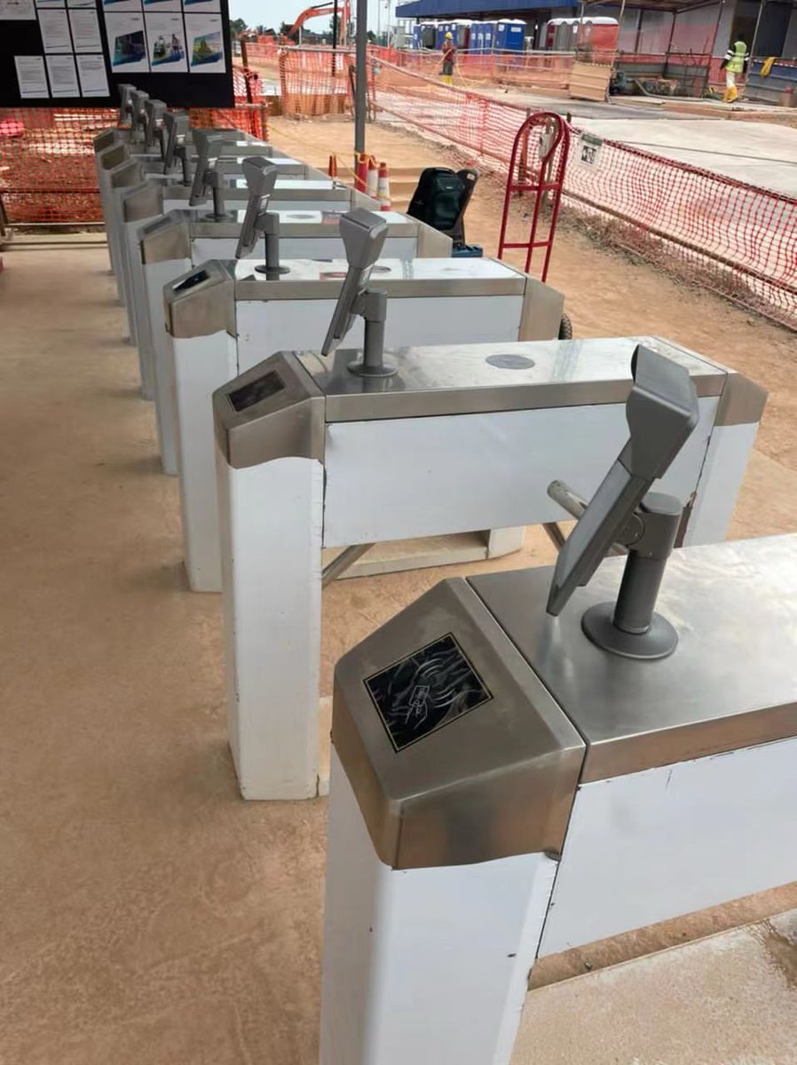 shenzhen_hqvt's tweet image. Model 1033 Face Recognition Terminal has been successfully deployed on construction site turnstiles, enabling secure access control and accurate worker attendance logging in harsh outdoor environments.

#HQVT #FaceRecognition #AccessControl #SIPIntercom #TimeAttendance