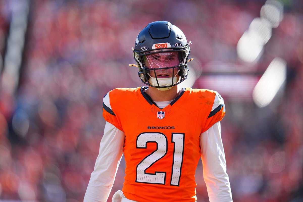 #Broncos CB Riley Moss is allowing the lowest completion percentage (44.4%) in the NFL this season, per <a href="/NextGenStats/">Next Gen Stats</a>.

He's faced more targets (63) than any other defender.