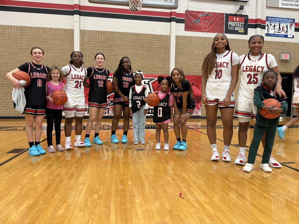 BroncogirlsBB's tweet image. 🔥🏀 Bronco Tip-Off Night! 🏀🔥
Our Broncos showed out at our annual skills showcase, putting on a show for the fans and setting the tone for the season! 💪🐴

From shooting contests to scrimmages — the energy was unmatched! ❤️🖤

#LadyBroncos #BroncoPride  #FamilyOverEverything
