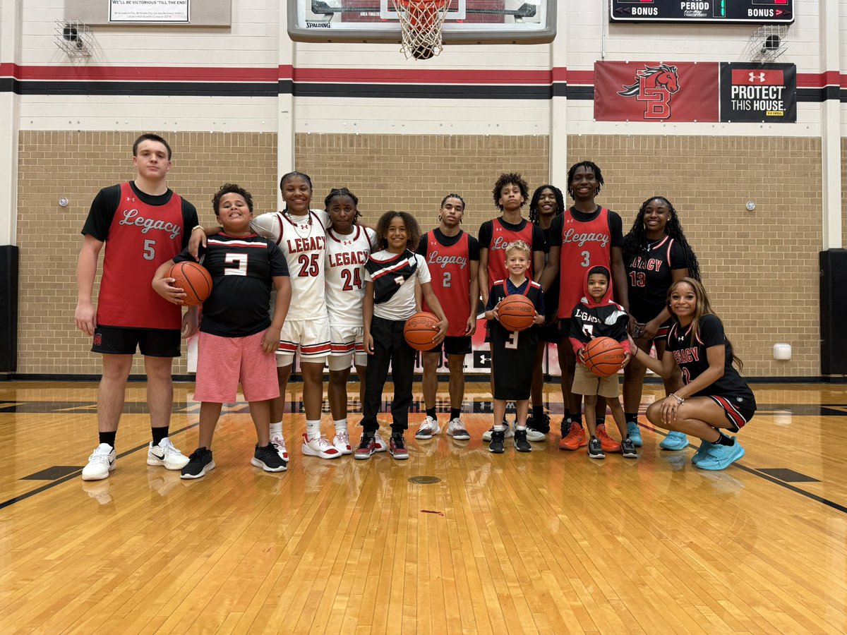 BroncogirlsBB's tweet image. 🔥🏀 Bronco Tip-Off Night! 🏀🔥
Our Broncos showed out at our annual skills showcase, putting on a show for the fans and setting the tone for the season! 💪🐴

From shooting contests to scrimmages — the energy was unmatched! ❤️🖤

#LadyBroncos #BroncoPride  #FamilyOverEverything