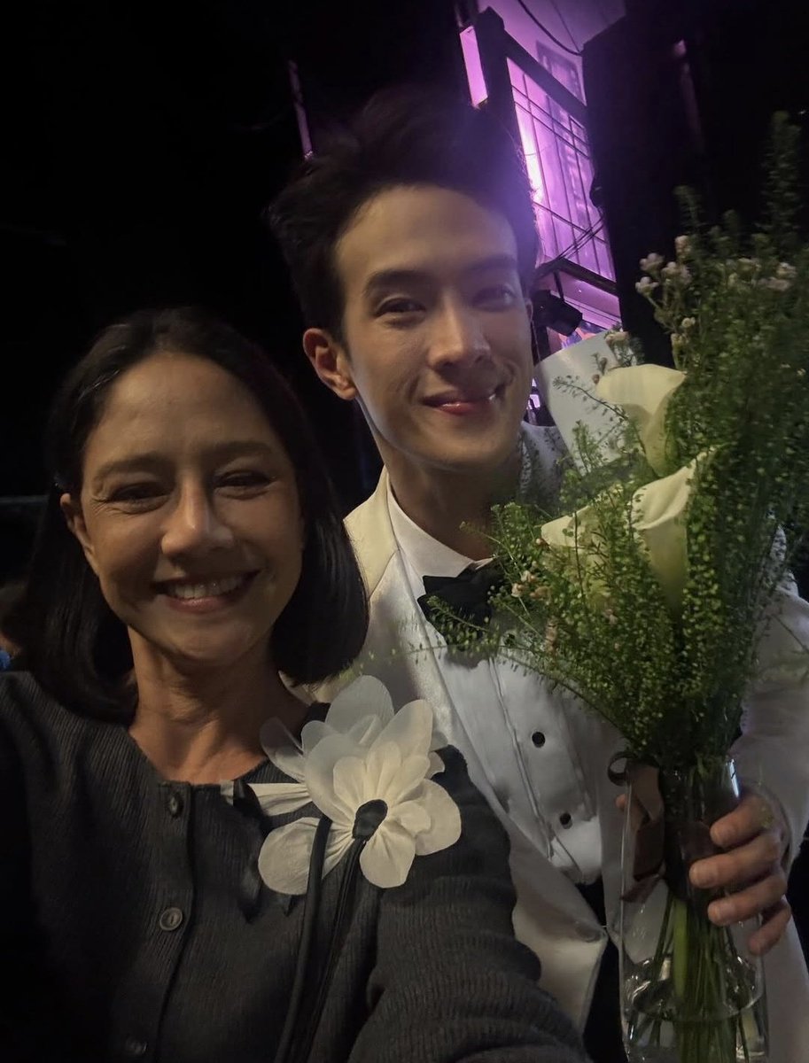 2Ltloving's tweet image. แกรรรร คุณชายรณพีร์จากสุภาพบุรุษจุฑาเทพ กับ เพียงขวัญจากดวงใจเทวพรหม 

แล้วพี่นก พี่พล คือคู่ที่เหมือนเจมส์มาร์กับมิ้นชามากๆอีกคู่ 🥹

ฉันติ่งวังจุฑาเทพอีสแฮปปี้ ☺️🫶

#สินจัย
#Jamesma
#จุฑาเทพ
#วันสละโสดกับโจทก์เก่าๆGalaNight